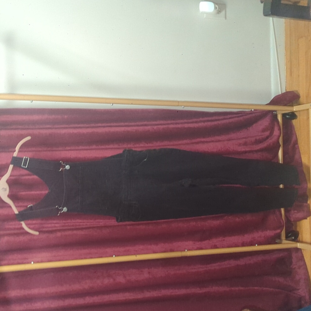 Levi’s black skinny overall 29.